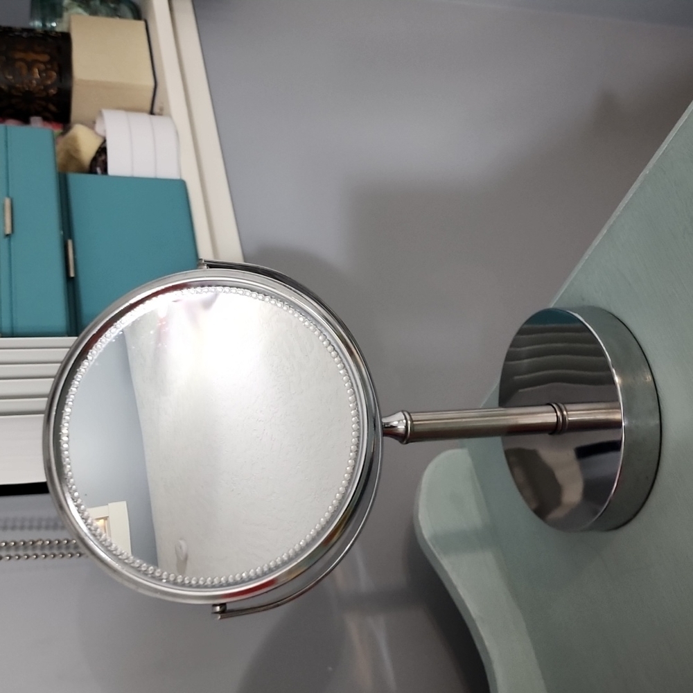 Magnifying Makeup Mirror